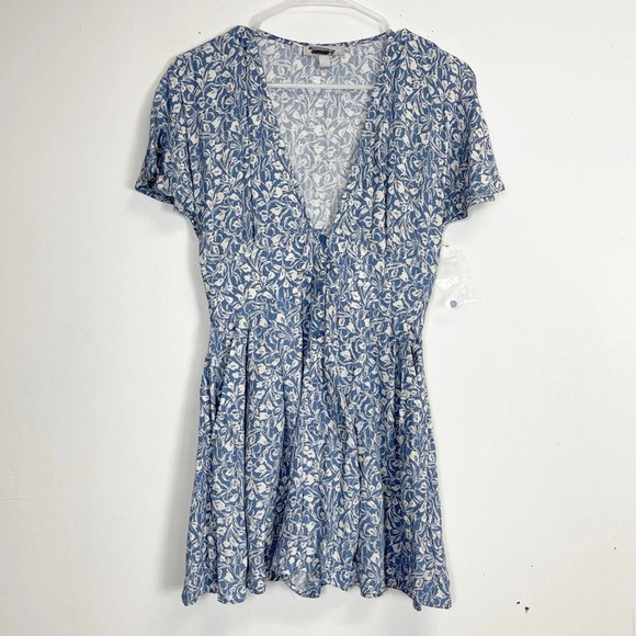 NEW Chelsea28 Romper Womens Size XS Blue Floral Short Sleeve Shorts NWOT - Picture 1 of 14